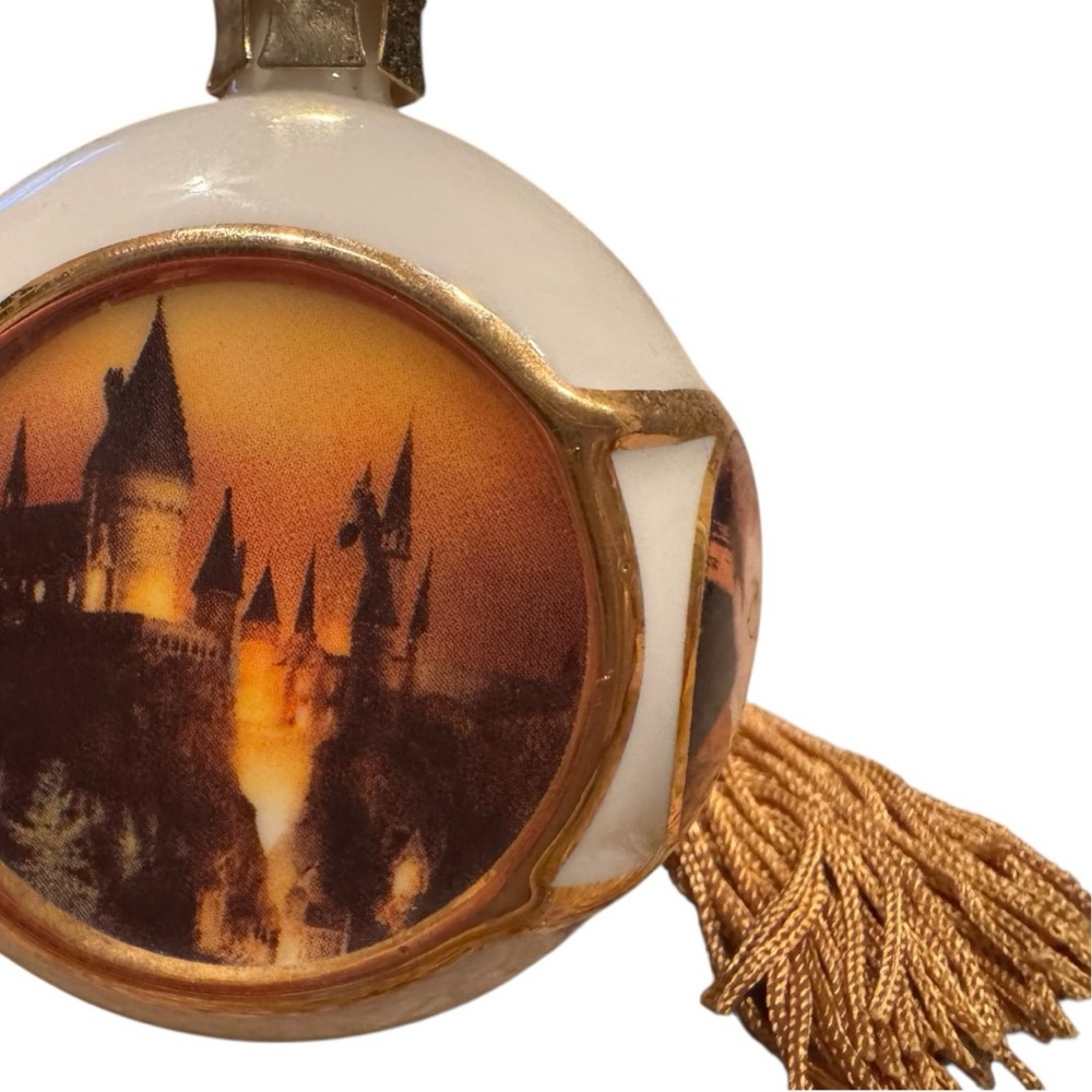 Wizarding World of Harry Potter Official Ceramic Hogwarts Gold Tassel Ornament - Picture 7 of 7
